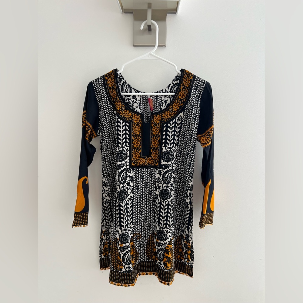 Elegant Black and Orange Patterned Kurti